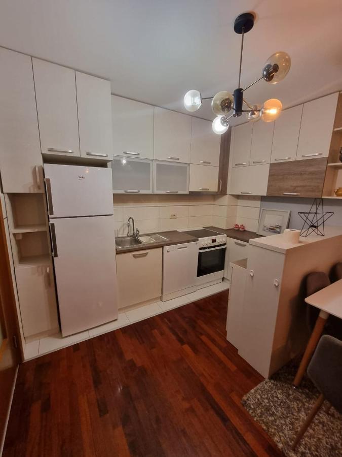 5 Star Apartment Podgorica Esterno foto
