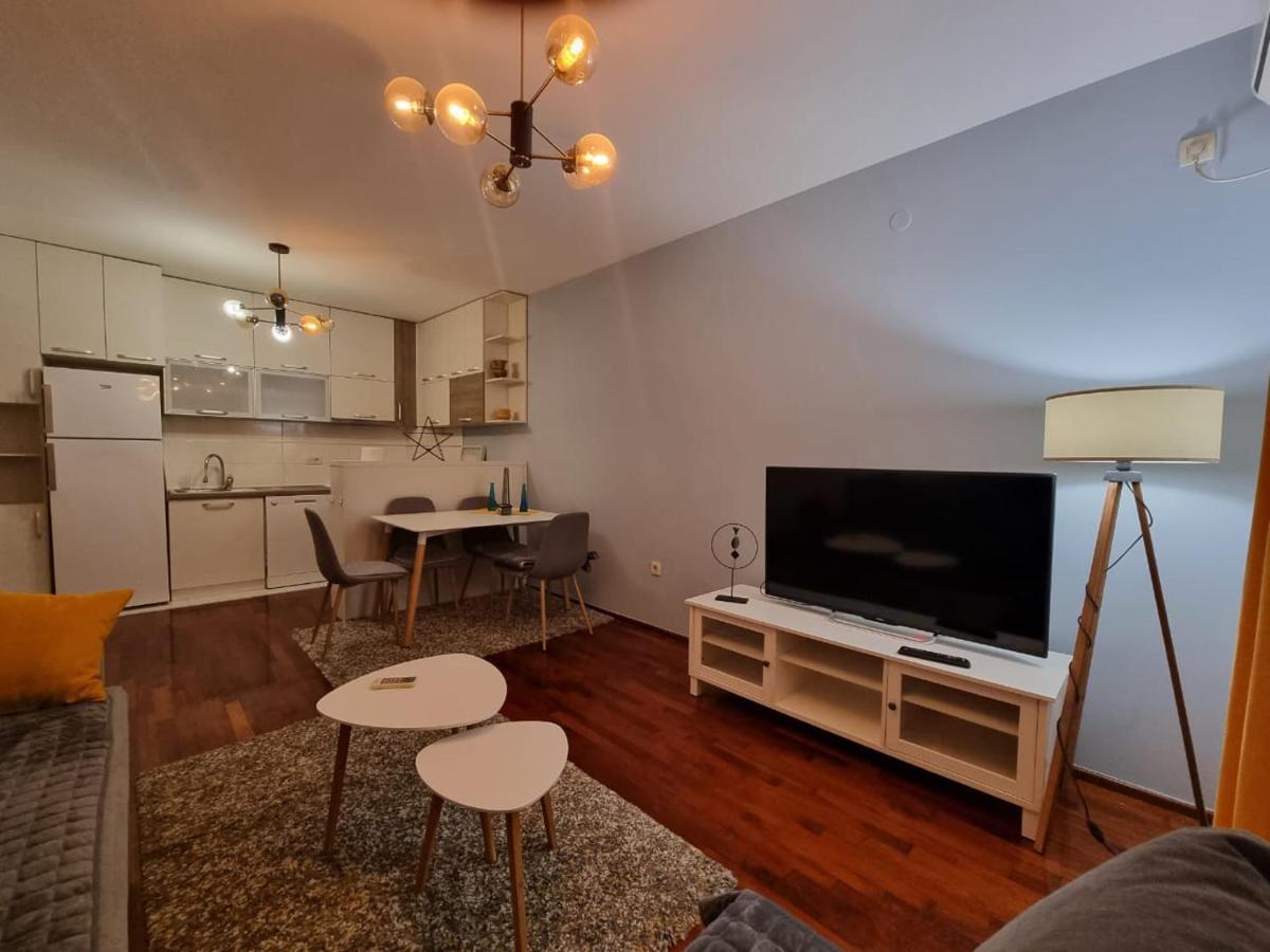 5 Star Apartment Podgorica Esterno foto