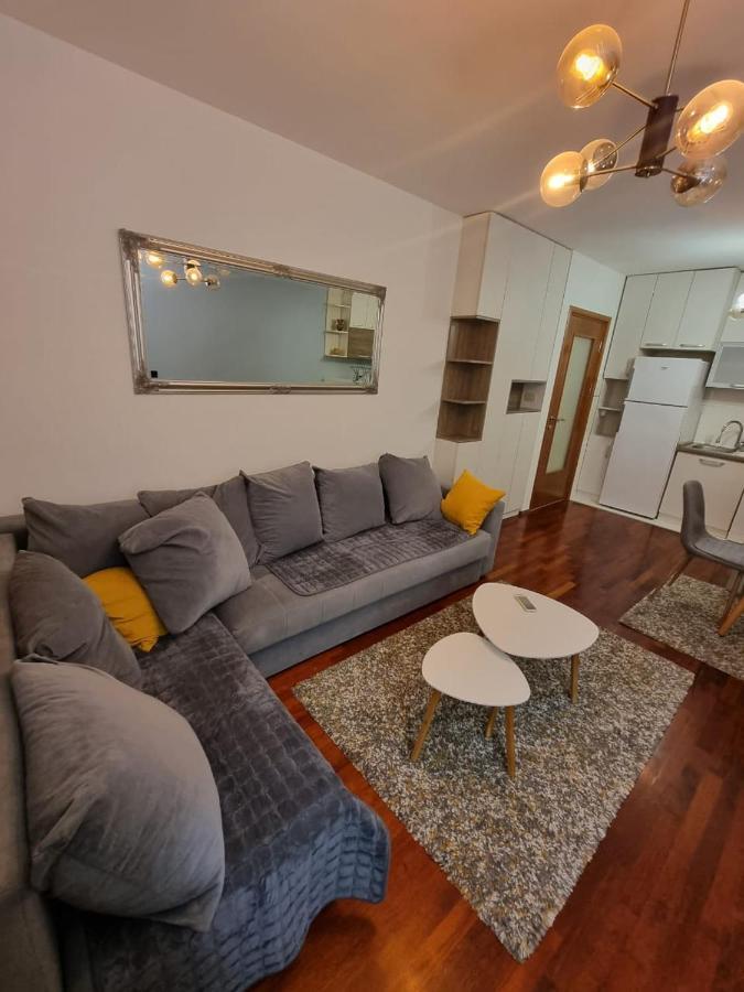 5 Star Apartment Podgorica Esterno foto