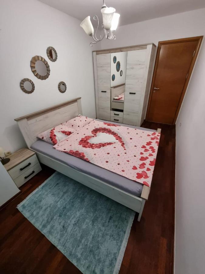 5 Star Apartment Podgorica Esterno foto